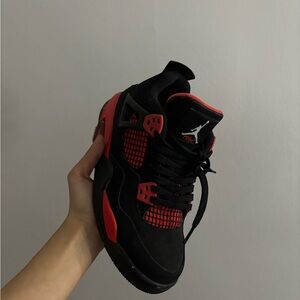 I am selling air Jordan 4’s red thunders